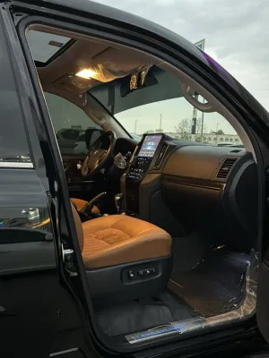 2021 Toyota Land Cruiser Grand Touring