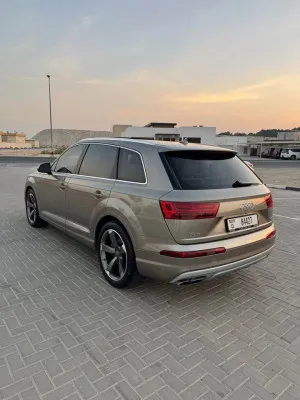 2016 اودي كيو٧ Premium Plus