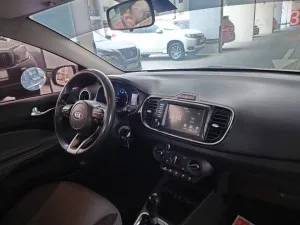 2021 كيا بيجاس LX