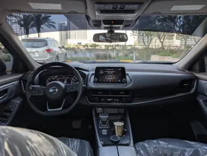 2023 نيسان روج SV
