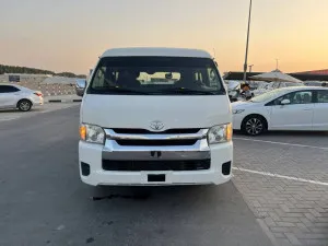 2015 تويوتا هياس Commuter