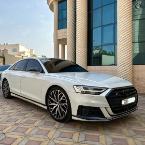 2021 اودي اس ٨ Standard