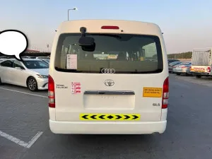 2015 تويوتا هياس Commuter