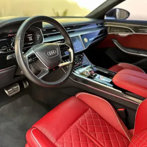 2021 اودي اس ٨ Standard