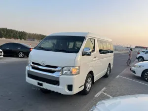 2015 تويوتا هياس Commuter