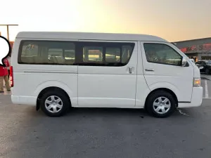 2015 تويوتا هياس Commuter