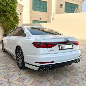 2021 اودي اس ٨ Standard