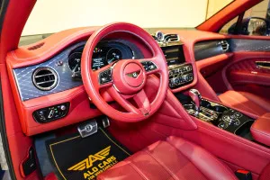 2022 بنتلي بنتايجا V8 AWD