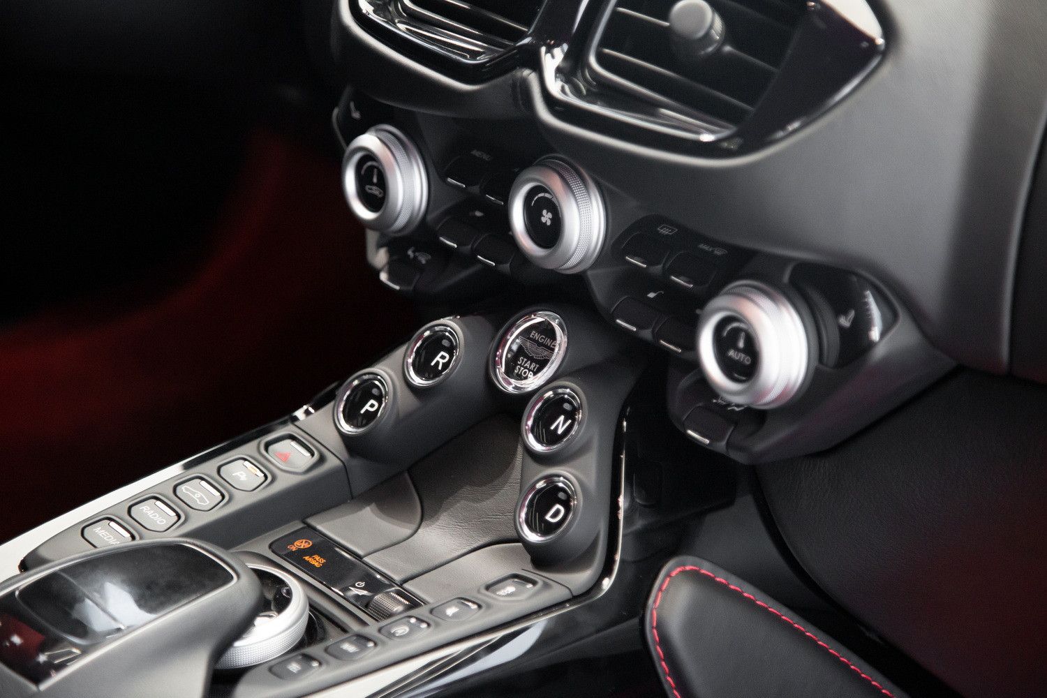 2019 استون مارتن فانتاج V8 Coupe