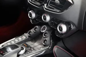 2019 استون مارتن فانتاج V8 Coupe