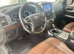 2016 تويوتا لاند كروزر VXR