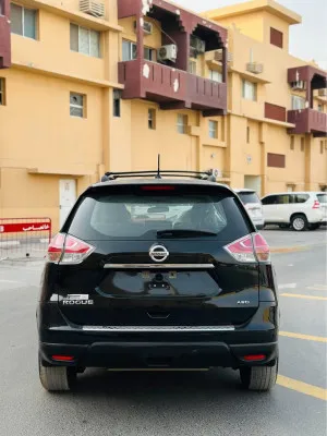 2015 نيسان روج SL