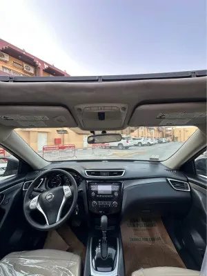 2015 نيسان روج SL
