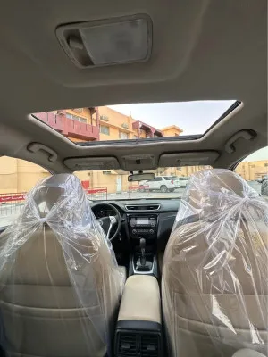 2015 نيسان روج SL