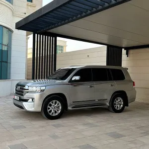 2018 Toyota Land Cruiser GXR
