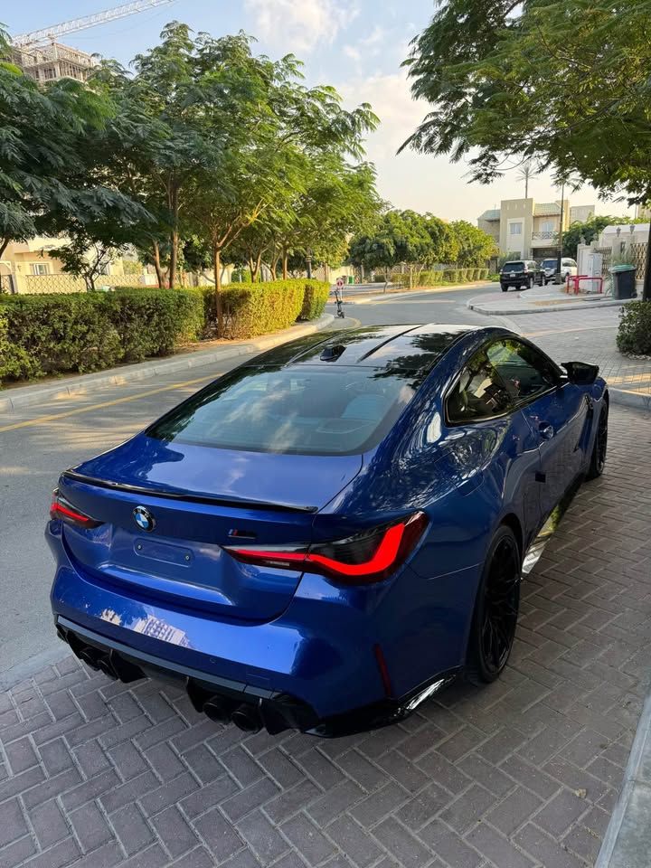2024 بي أم دابليو ام ٤ Standard