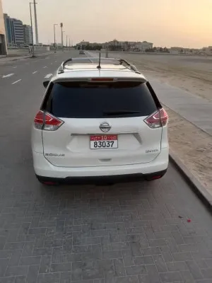 2015 نيسان روج Midnight Edition