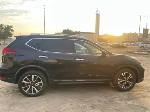 2018 نيسان روج SL