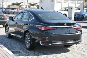 2024 لكزس ES - اي اس