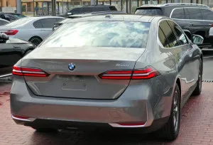 2026 BMW 5-Series 520i