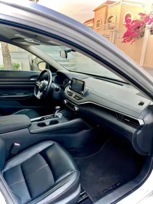 2019 Nissan Altima SR