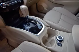 2017 نيسان اكس تريل SL