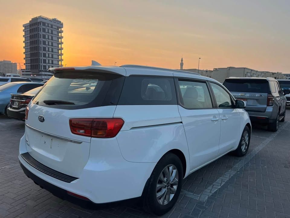 2019 كيا كارنفال LX with Seat Package