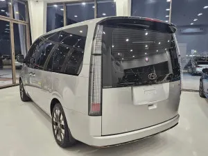 2022 هيونداي ستاريا standard