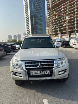 2017 ميتسوبيشي باجيرو GLS