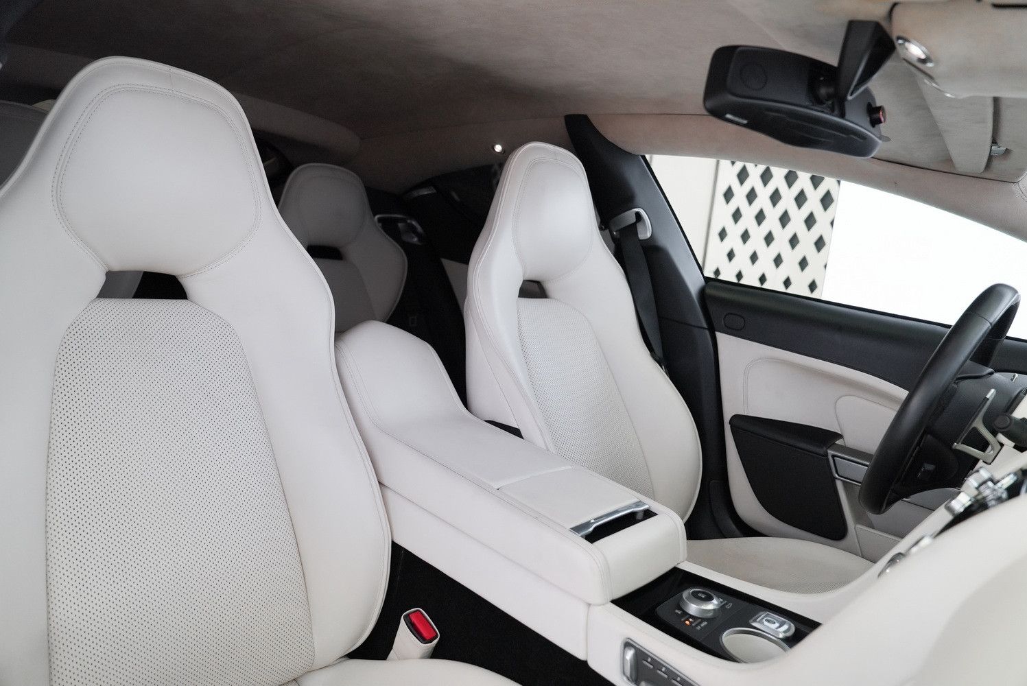 2014 استون مارتن رابيد Luxury