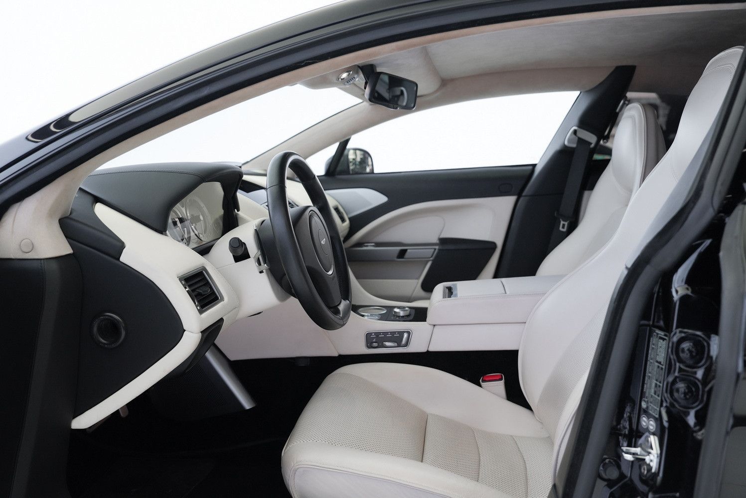 2014 استون مارتن رابيد Luxury