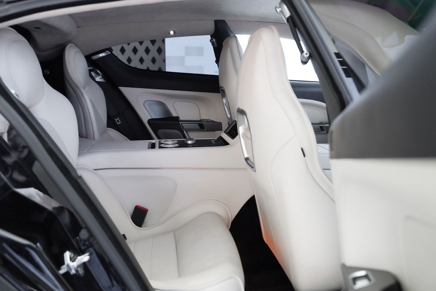 2014 استون مارتن رابيد Luxury