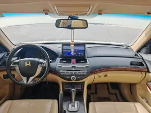 2010 هوندا أكورد DX