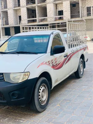 2012 Mitsubishi L200 double-cab