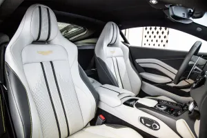 2023 استون مارتن فانتاج V8 Coupe