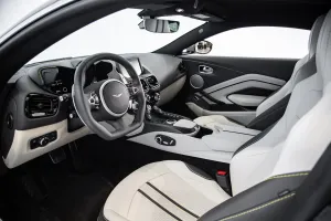2023 استون مارتن فانتاج V8 Coupe