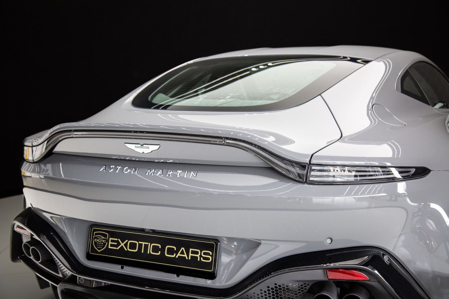 2023 استون مارتن فانتاج V8 Coupe
