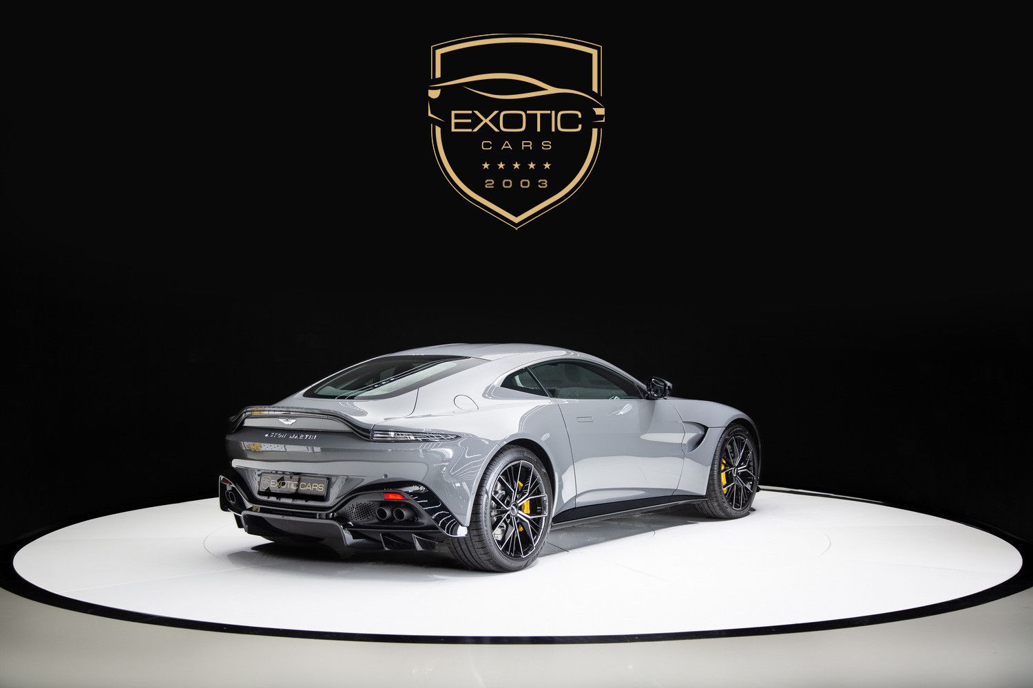 2023 استون مارتن فانتاج V8 Coupe