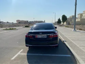 2017 هوندا أكورد EX