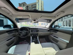 2018 جاكوار اكس اف R-Sport