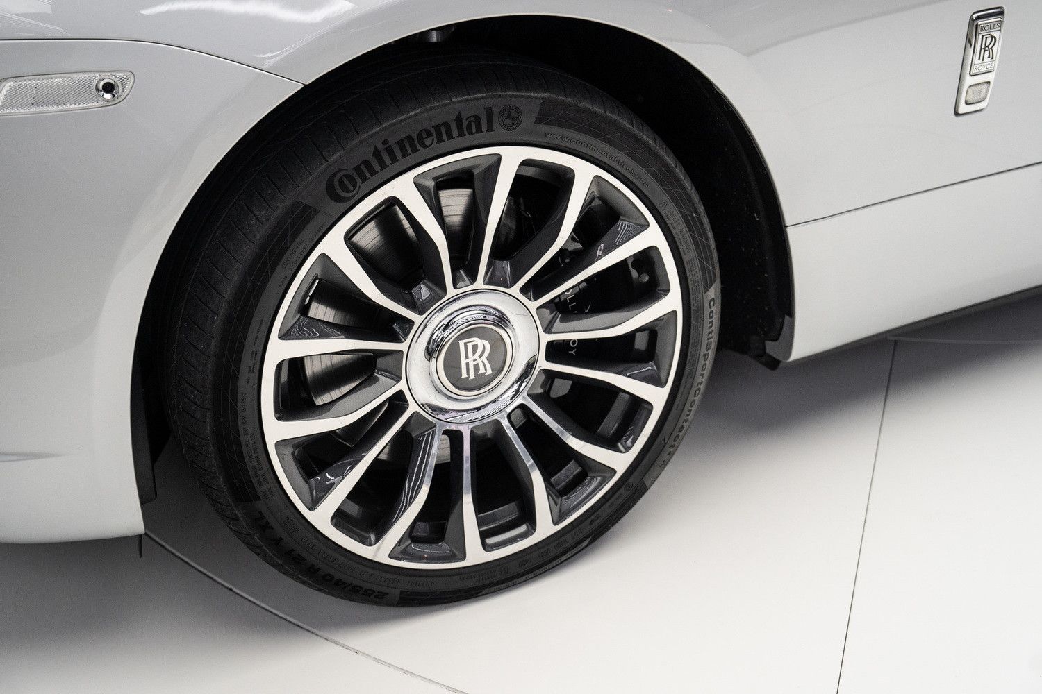 2019 رولز رويس دون standard