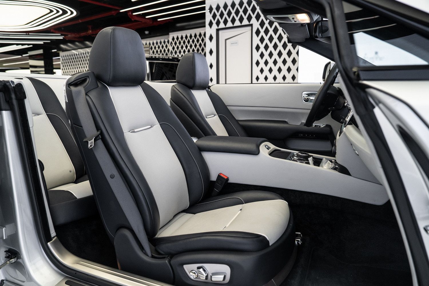 2019 رولز رويس دون standard