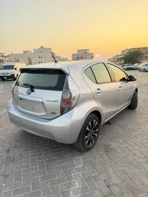 2014 تويوتا بريوس Limited