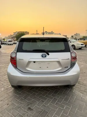 2014 تويوتا بريوس Limited