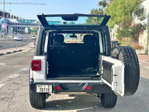 2018 جييب رانجلر انليميتد Sahara