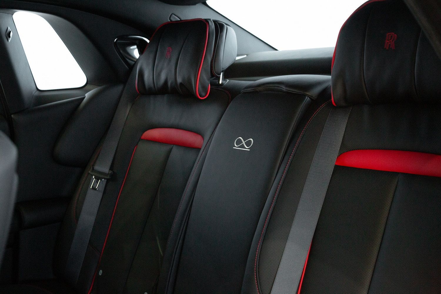 2023 رولز رويس جوست Black Badge