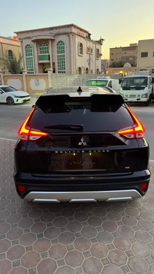 2023 ميتسوبيشي ايكلبس كروس SE