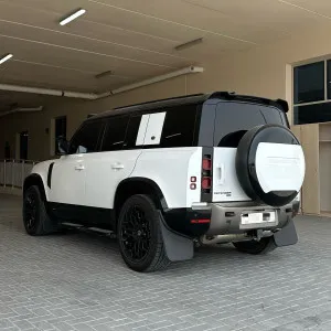 2023 Land Rover Defender 110 SE