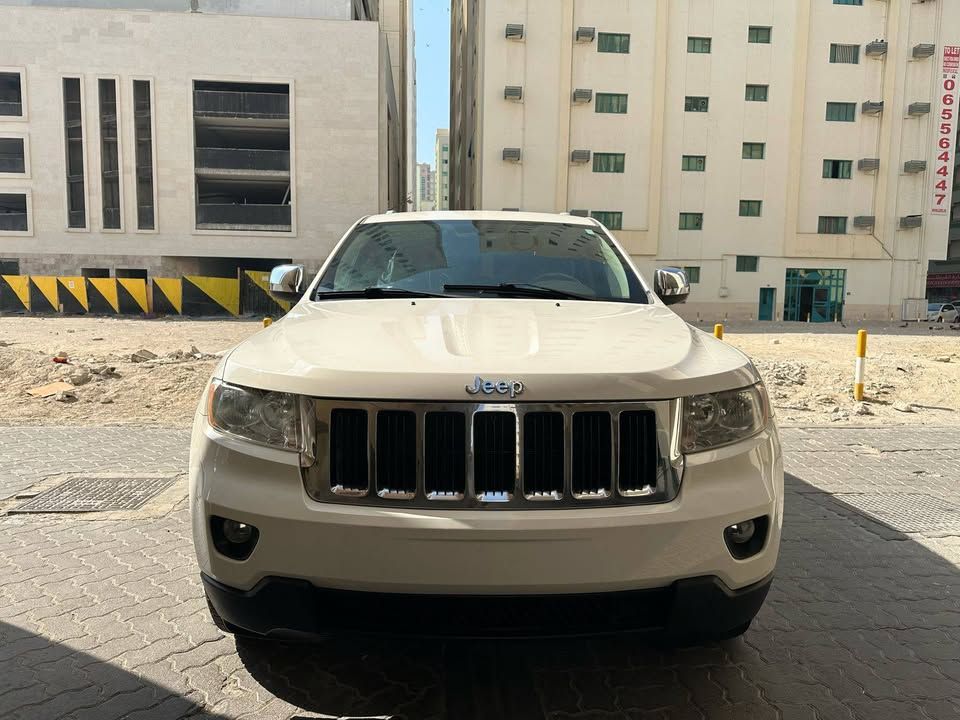 2012 جييب جراند شيروكي Laredo E