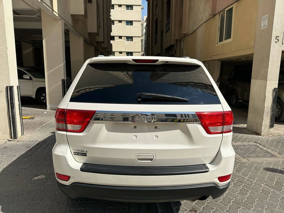 2012 جييب جراند شيروكي Laredo E